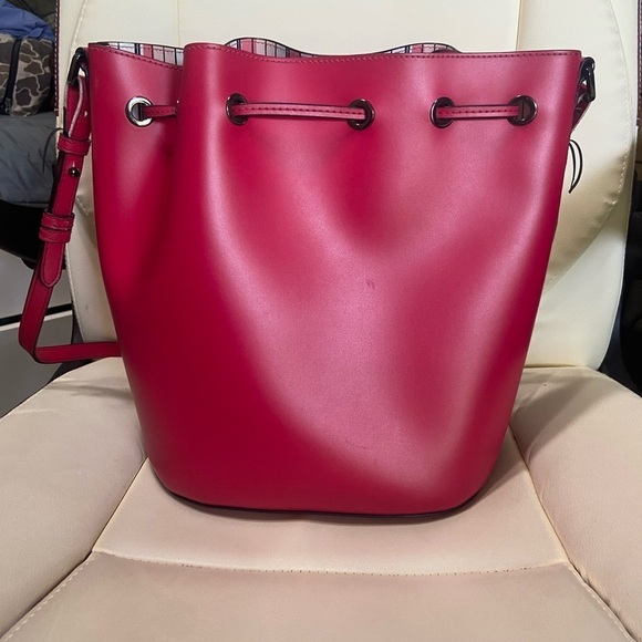 Armani Jeans bright red leather bucket bag w/ matching zip pouch EUC - Picture 3 of 9